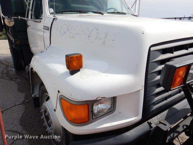image for item DN1377 1995 Ford F800  dump truck