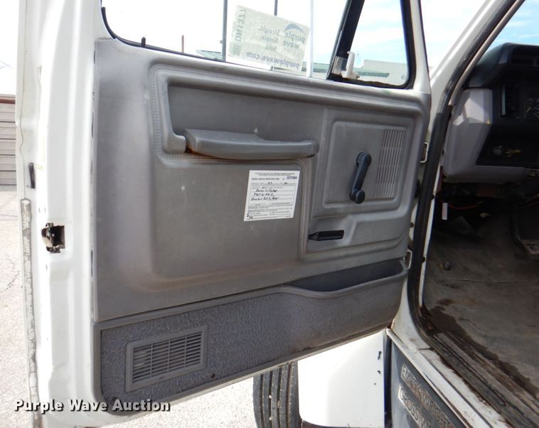 image for item DN1377 1995 Ford F800  dump truck