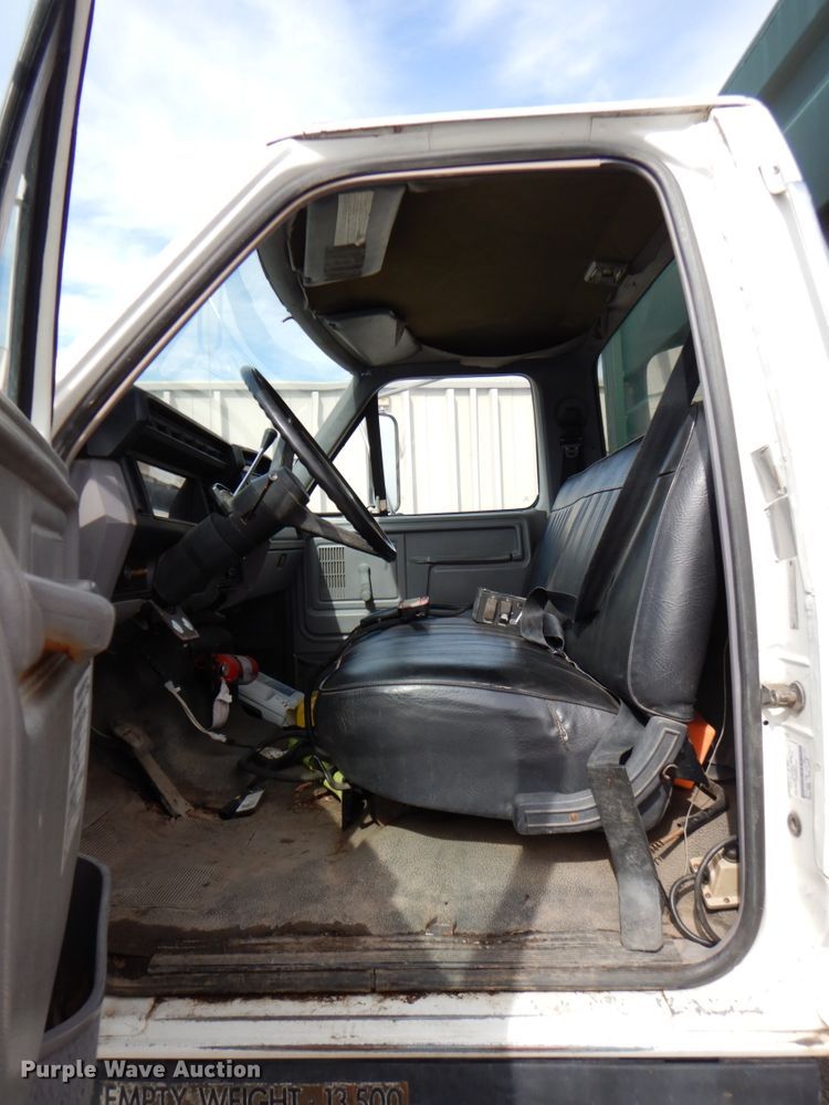 image for item DN1377 1995 Ford F800  dump truck