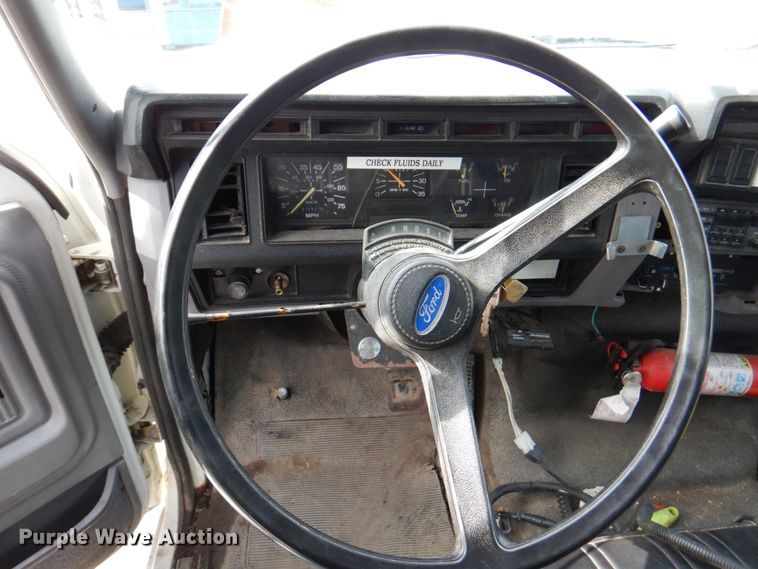 image for item DN1377 1995 Ford F800  dump truck