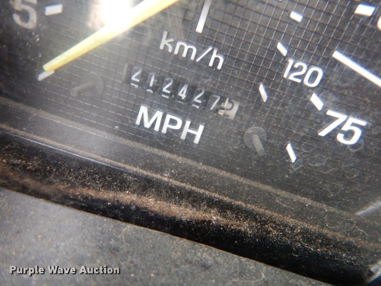 image for item DN1377 1995 Ford F800  dump truck