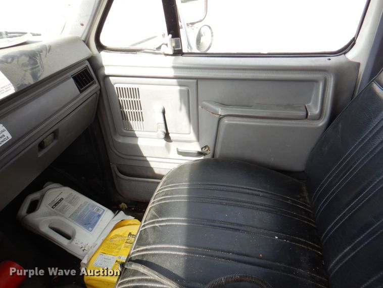 image for item DN1377 1995 Ford F800  dump truck