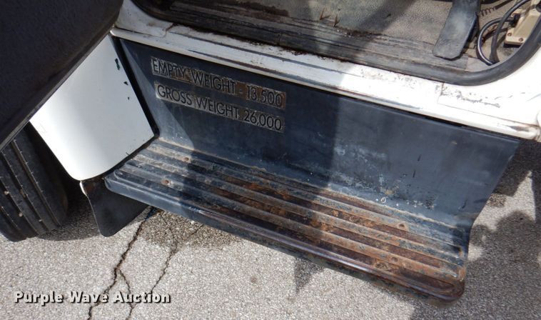 image for item DN1377 1995 Ford F800  dump truck