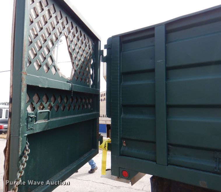 image for item DN1377 1995 Ford F800  dump truck