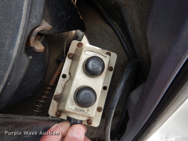 image for item DN1377 1995 Ford F800  dump truck