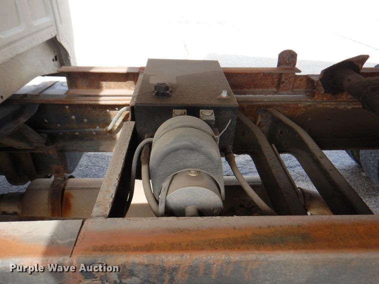 image for item DN1377 1995 Ford F800  dump truck