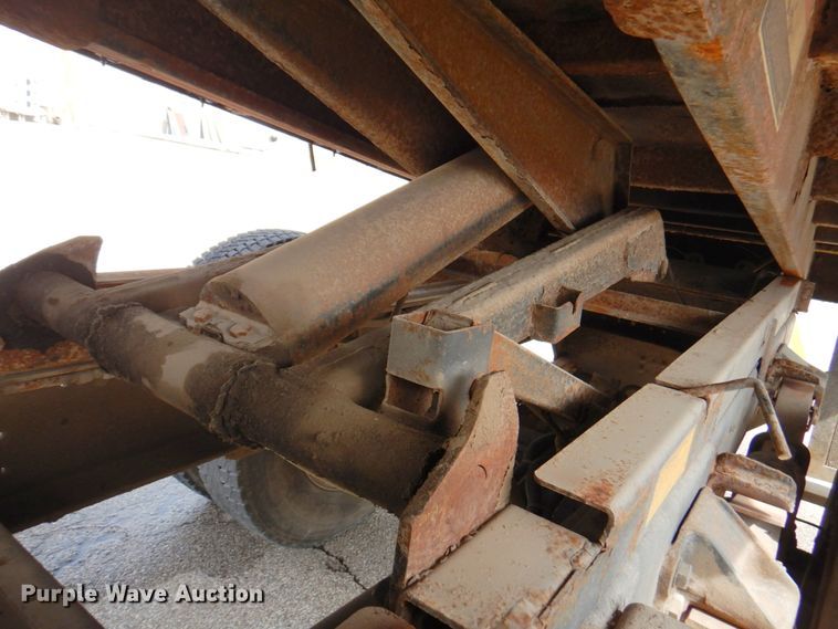 image for item DN1377 1995 Ford F800  dump truck