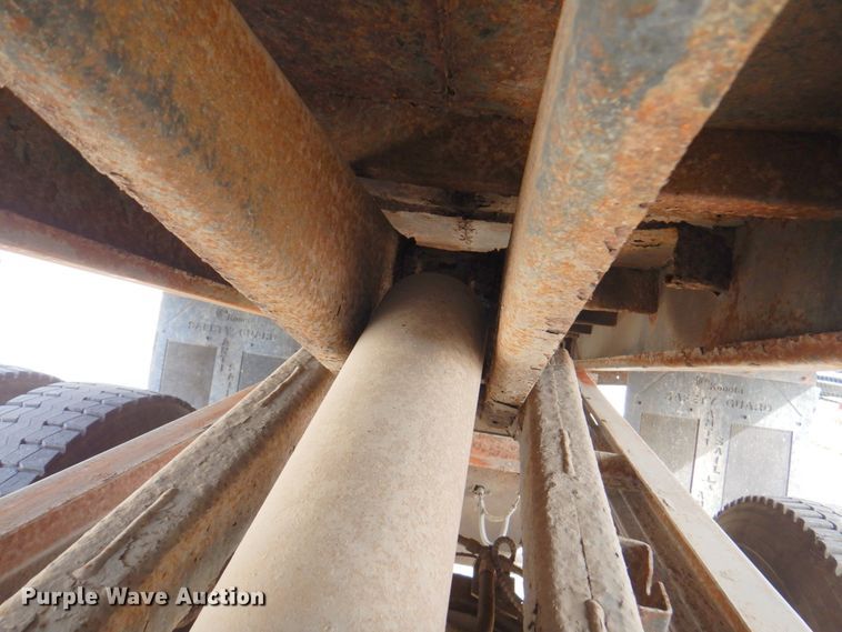 image for item DN1377 1995 Ford F800  dump truck