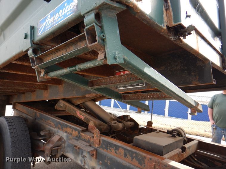 image for item DN1377 1995 Ford F800  dump truck