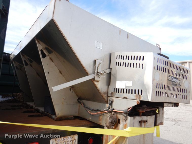 image for item DN1377 1995 Ford F800  dump truck