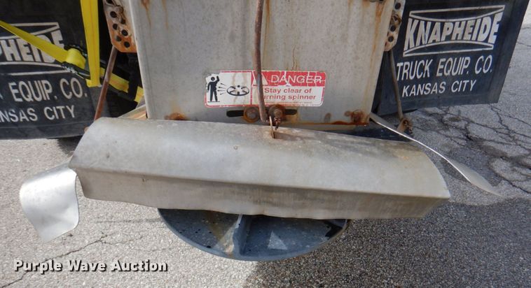 image for item DN1377 1995 Ford F800  dump truck