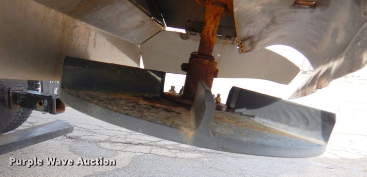 image for item DN1377 1995 Ford F800  dump truck