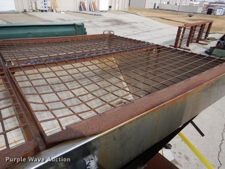 image for item DN1377 1995 Ford F800  dump truck