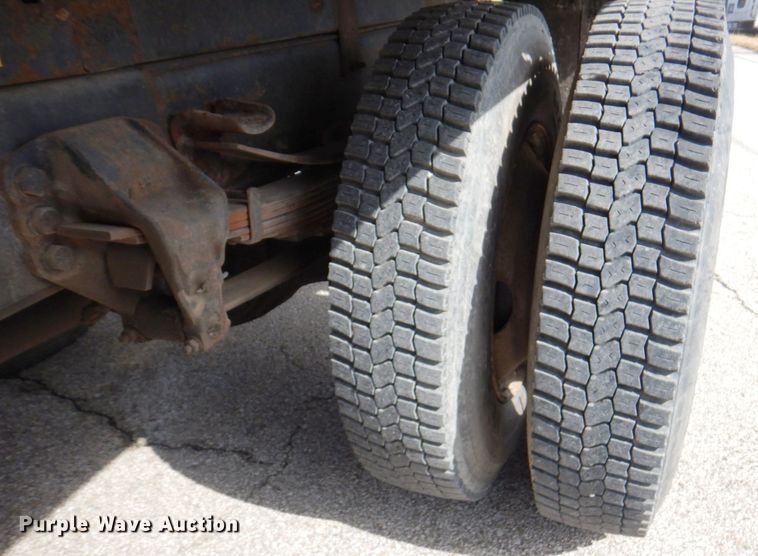 image for item DN1377 1995 Ford F800  dump truck