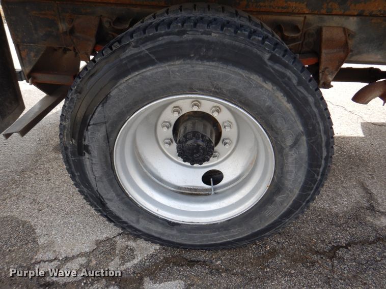 image for item DN1377 1995 Ford F800  dump truck