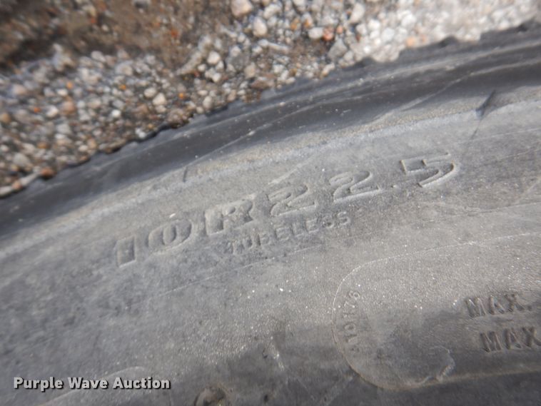 image for item DN1377 1995 Ford F800  dump truck