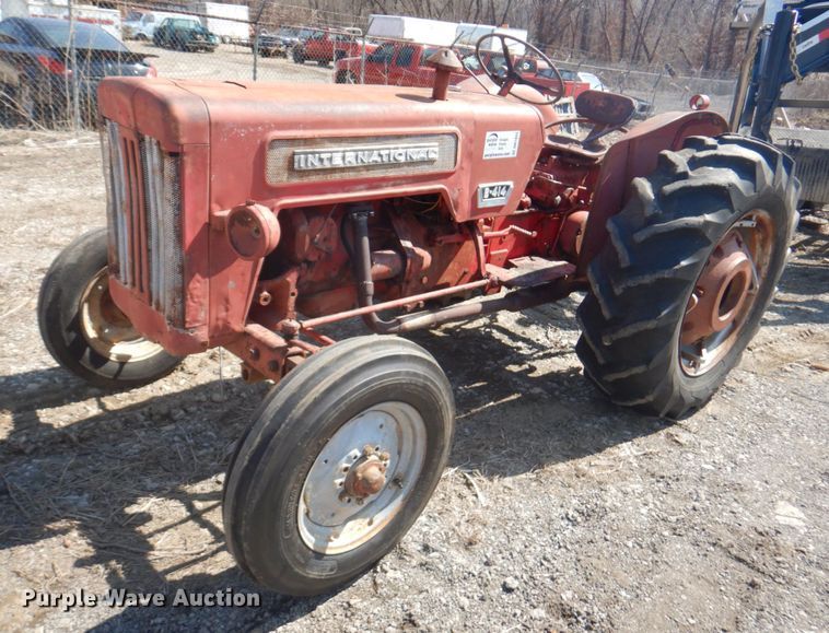 image for item DN1432 International B414  tractor