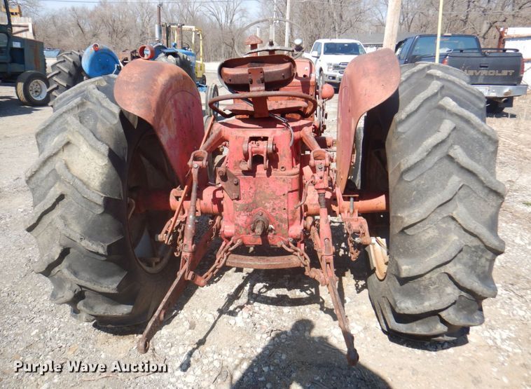 image for item DN1432 International B414  tractor