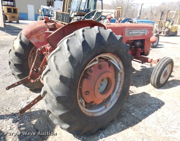 image for item DN1432 International B414  tractor
