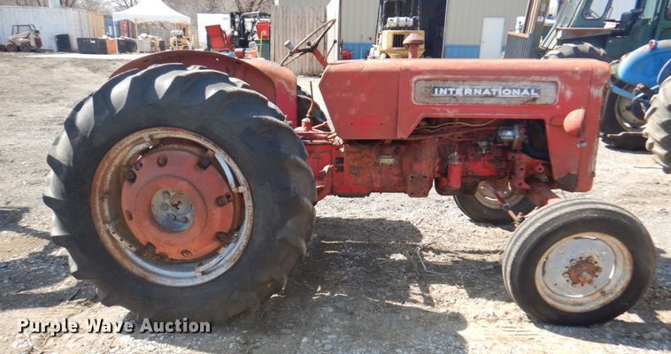 image for item DN1432 International B414  tractor