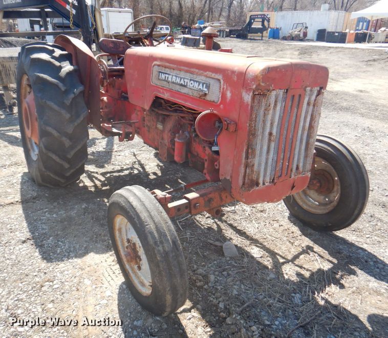 image for item DN1432 International B414  tractor