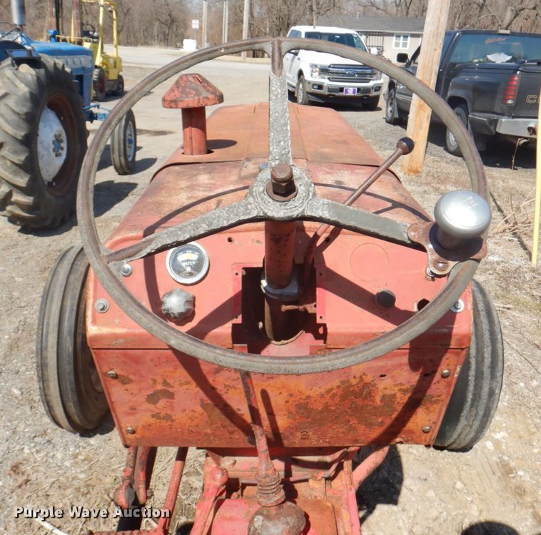 image for item DN1432 International B414  tractor