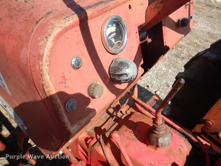 image for item DN1432 International B414  tractor