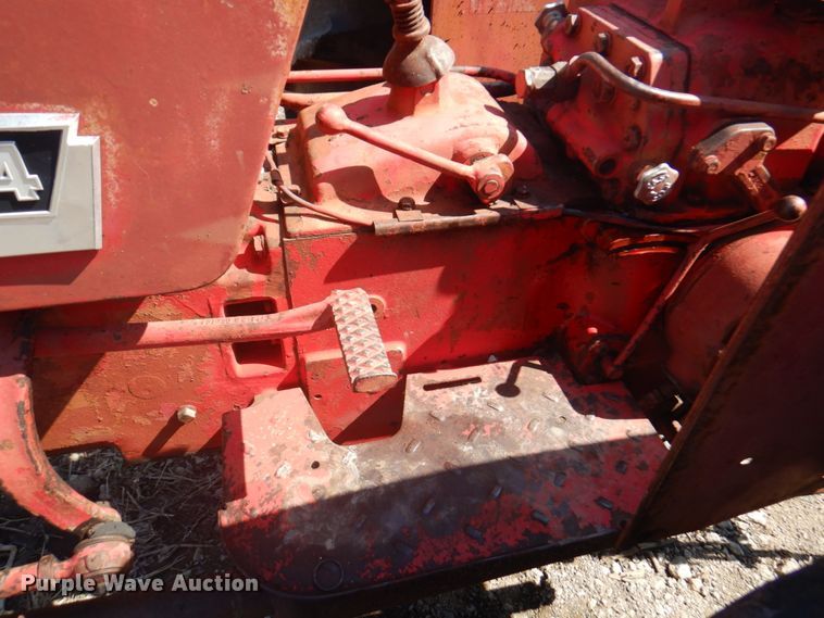 image for item DN1432 International B414  tractor