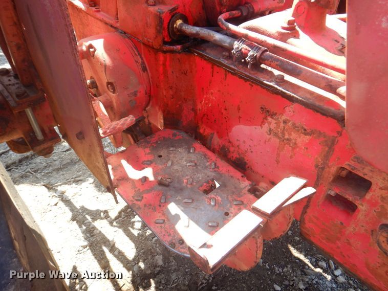 image for item DN1432 International B414  tractor