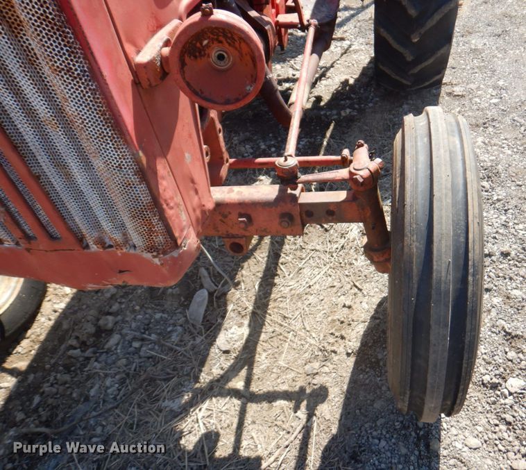 image for item DN1432 International B414  tractor