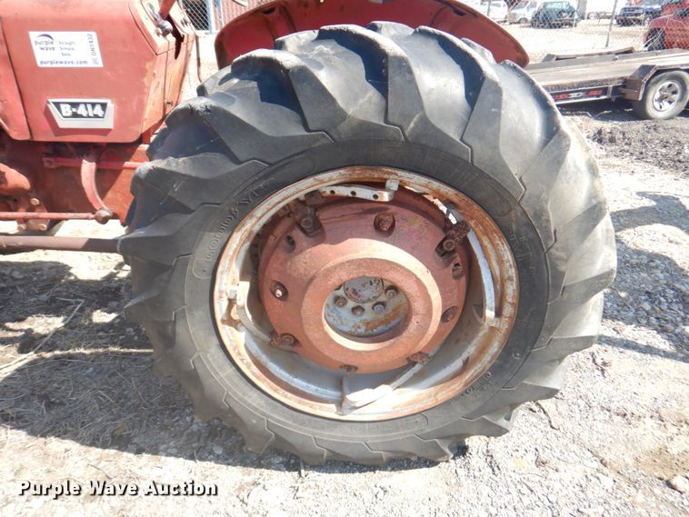 image for item DN1432 International B414  tractor