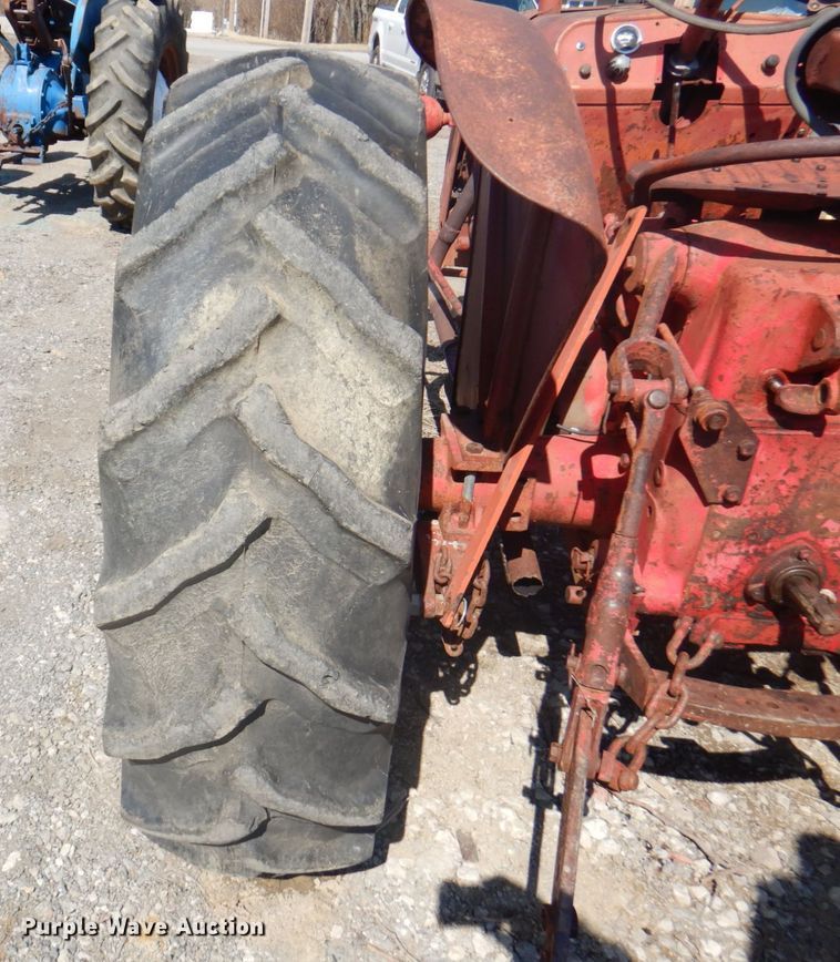 image for item DN1432 International B414  tractor