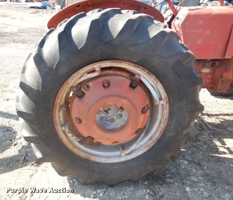 image for item DN1432 International B414  tractor