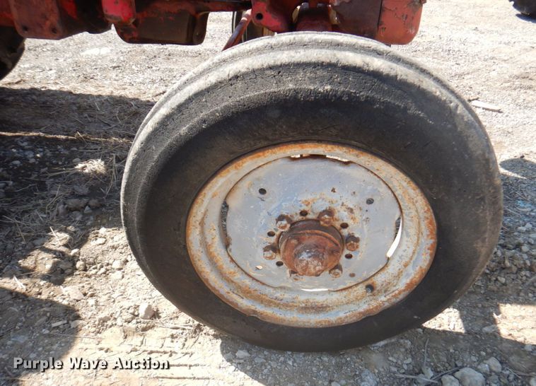 image for item DN1432 International B414  tractor