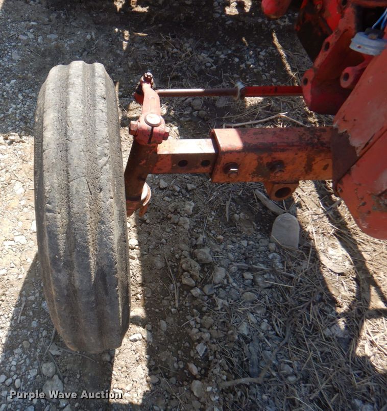 image for item DN1432 International B414  tractor