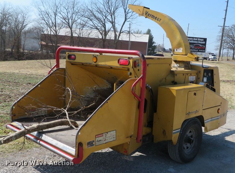 image for item DN7915 2005 Vermeer BC1000XL  wood chipper
