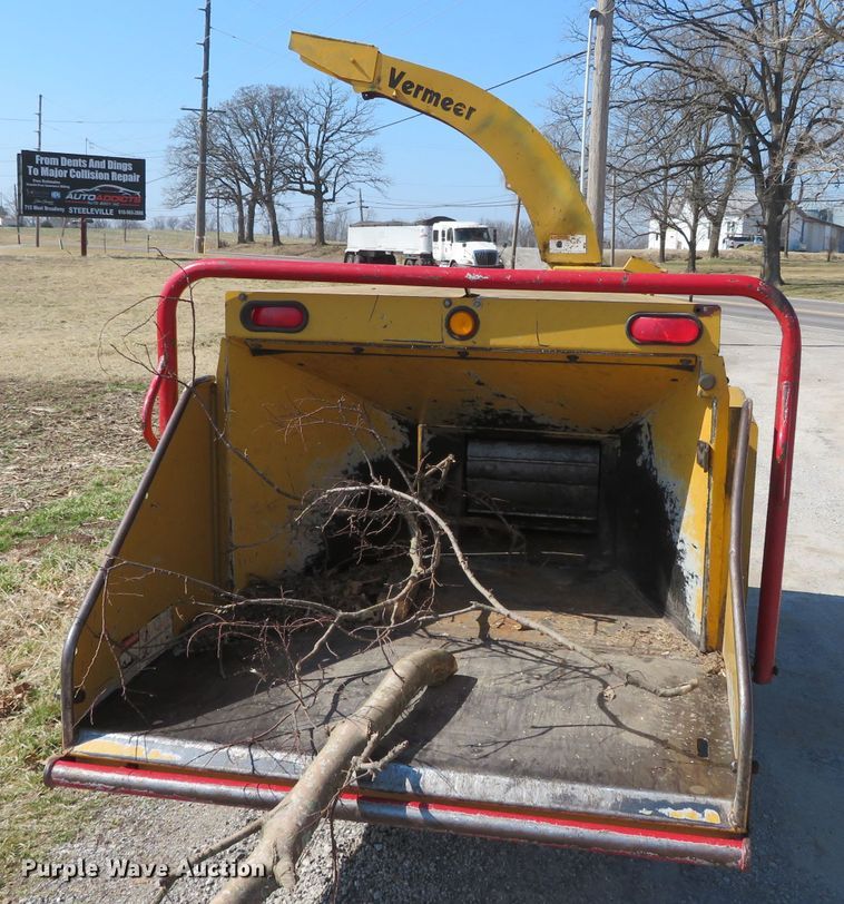 image for item DN7915 2005 Vermeer BC1000XL  wood chipper