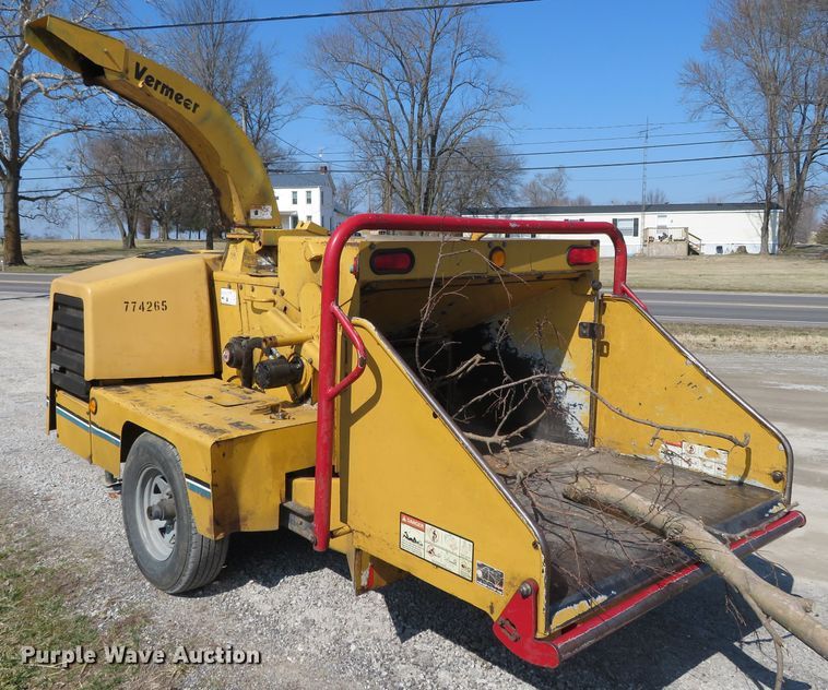 image for item DN7915 2005 Vermeer BC1000XL  wood chipper