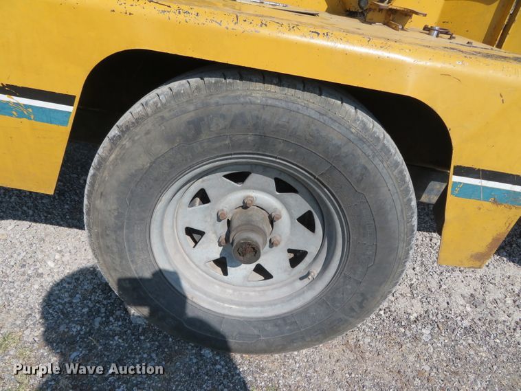 image for item DN7915 2005 Vermeer BC1000XL  wood chipper