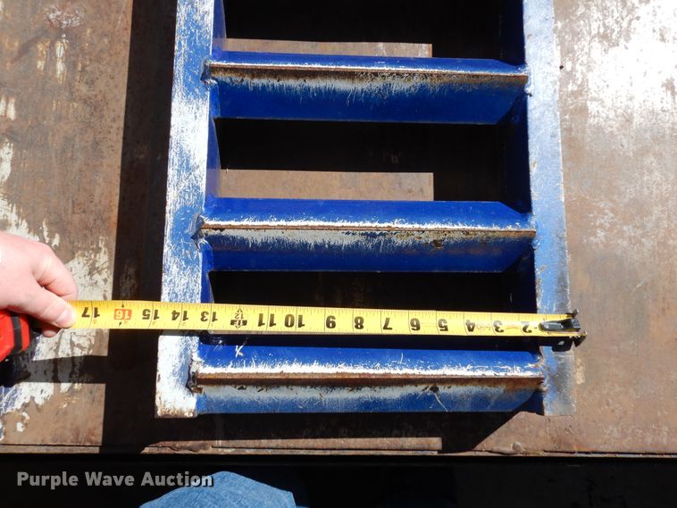 image for item DR1117 2003 Titan  dump trailer