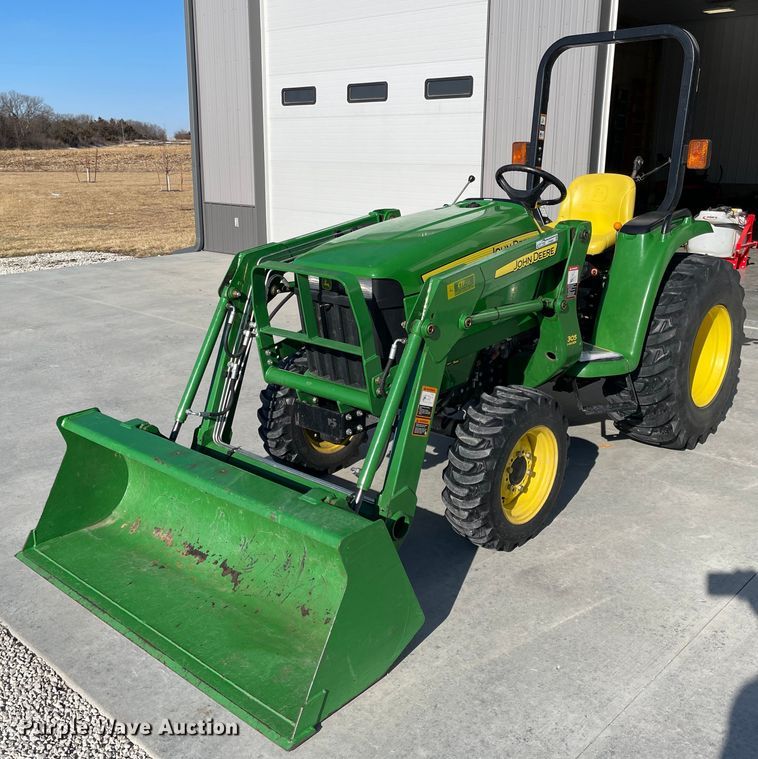 image for item FV9281 2010 John Deere 3038E  MFWD tractor