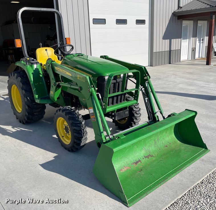 image for item FV9281 2010 John Deere 3038E  MFWD tractor