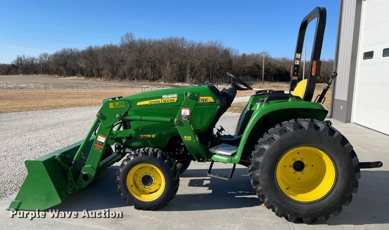 image for item FV9281 2010 John Deere 3038E  MFWD tractor