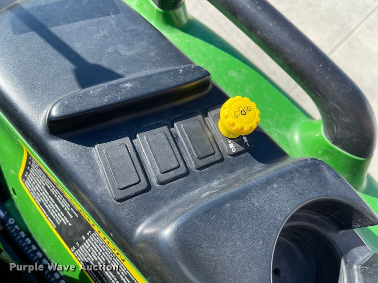 image for item FV9281 2010 John Deere 3038E  MFWD tractor