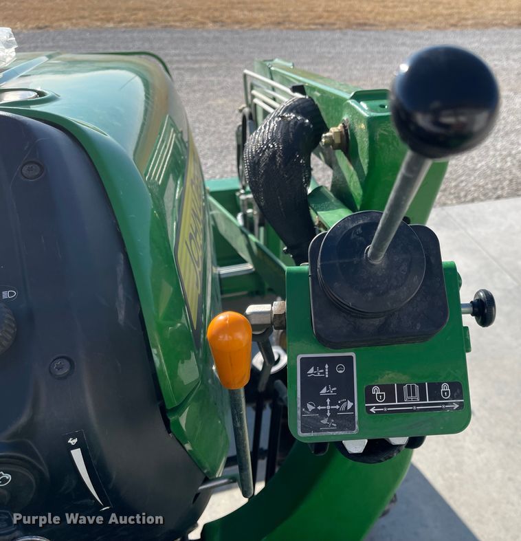 image for item FV9281 2010 John Deere 3038E  MFWD tractor