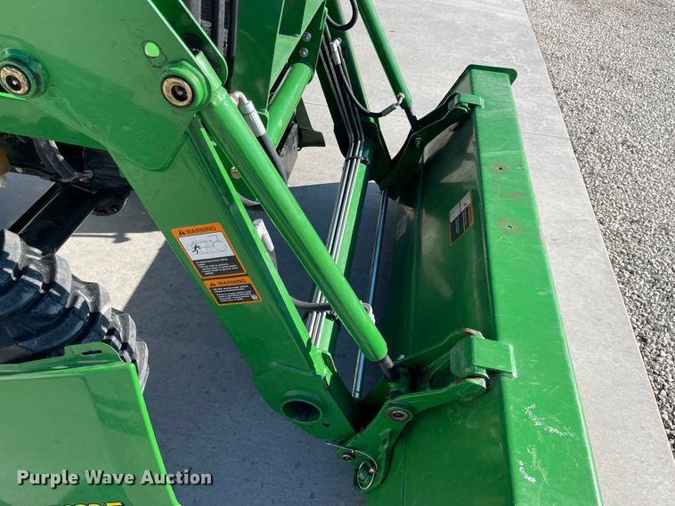 image for item FV9281 2010 John Deere 3038E  MFWD tractor