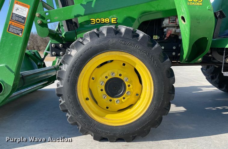 image for item FV9281 2010 John Deere 3038E  MFWD tractor