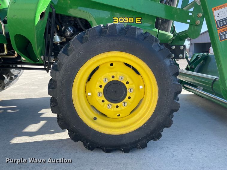 image for item FV9281 2010 John Deere 3038E  MFWD tractor