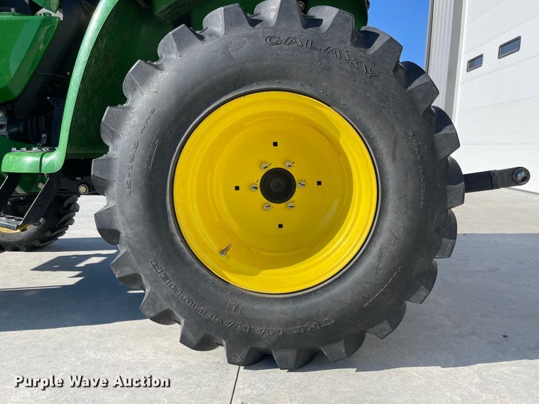 image for item FV9281 2010 John Deere 3038E  MFWD tractor