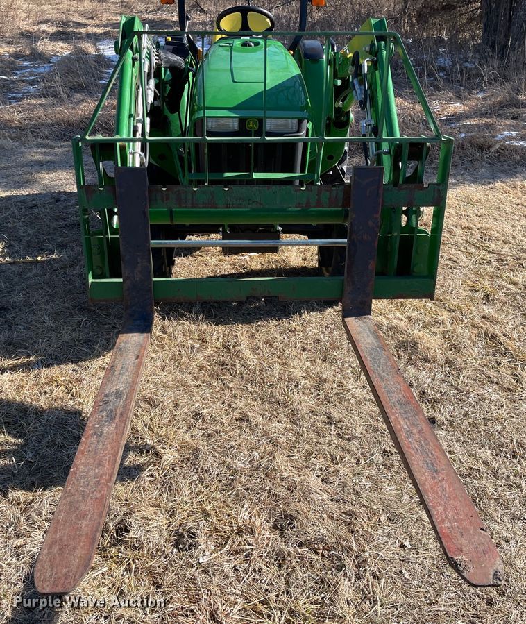 image for item FV9281 2010 John Deere 3038E  MFWD tractor